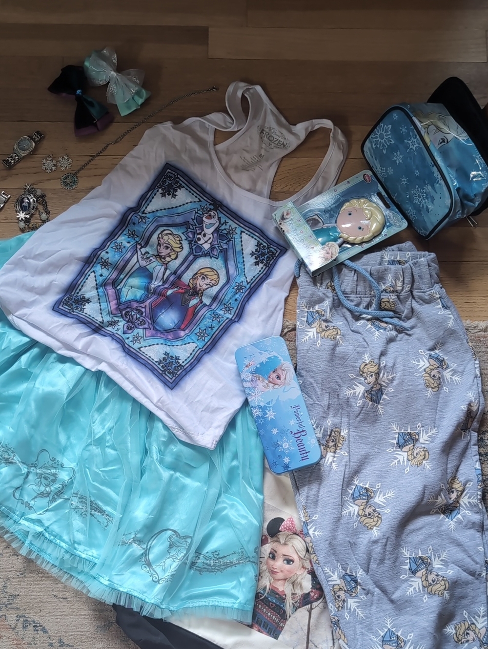 Disney Frozen Young Adult Lot Set
